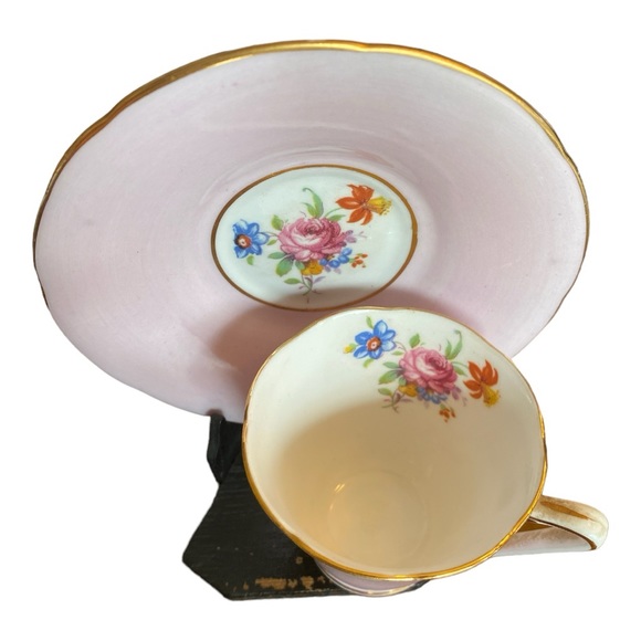 Vintage fine bone China teacup and saucer by Royal Grafton made in England - Picture 3 of 7